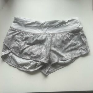 Lululemon Speed up low-rise lined short 2.5in size 4: snake print